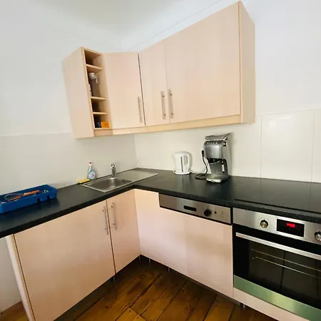 Apartment Wohnung, 3 Zimmer, Eines Davon Durchgangszimmer, Ruhig, Zentrum Graz