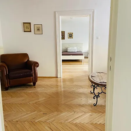 Wohnung, 3 Zimmer, Eines Davon Durchgangszimmer, Ruhig, Zentrum * غراتس