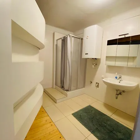 Wohnung, 3 Zimmer, Eines Davon Durchgangszimmer, Ruhig, Zentrum Γκρατς