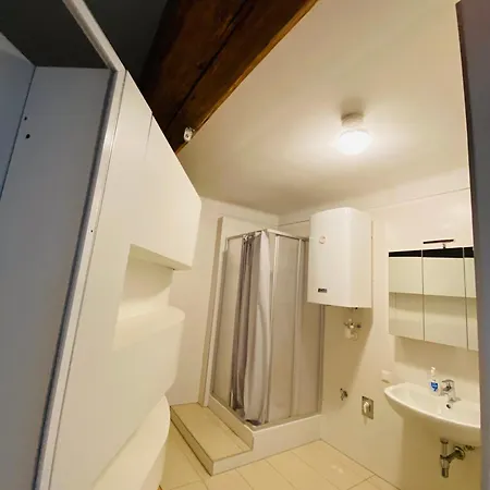 Wohnung, 3 Zimmer, Eines Davon Durchgangszimmer, Ruhig, Zentrum