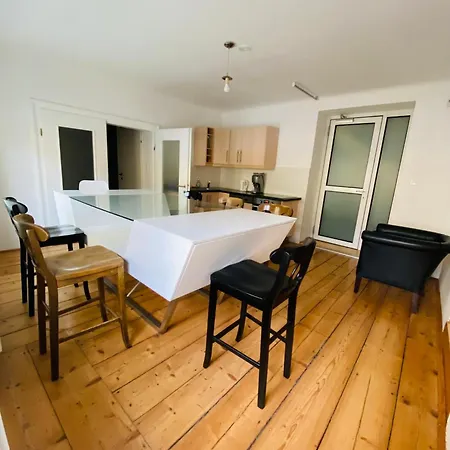 Wohnung, 3 Zimmer, Eines Davon Durchgangszimmer, Ruhig, Zentrum Apartamento