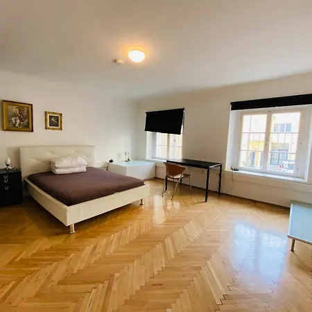 Wohnung, 3 Zimmer, Eines Davon Durchgangszimmer, Ruhig, Zentrum Apartamento *