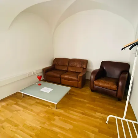 Wohnung, 3 Zimmer, Eines Davon Durchgangszimmer, Ruhig, Zentrum
