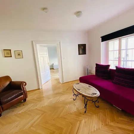 Wohnung, 3 Zimmer, Eines Davon Durchgangszimmer, Ruhig, Zentrum Apartamento Graz