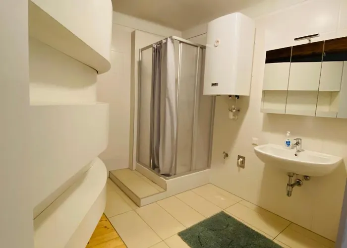 Wohnung, 3 Zimmer, Eines Davon Durchgangszimmer, Ruhig, Zentrum Graz