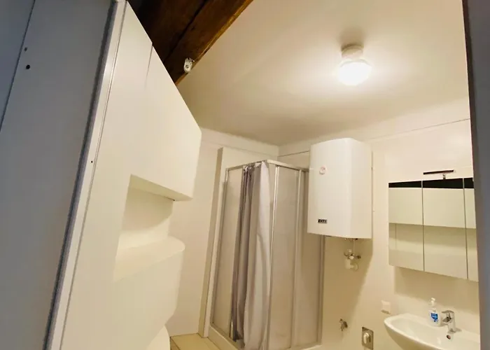 Wohnung, 3 Zimmer, Eines Davon Durchgangszimmer, Ruhig, Zentrum