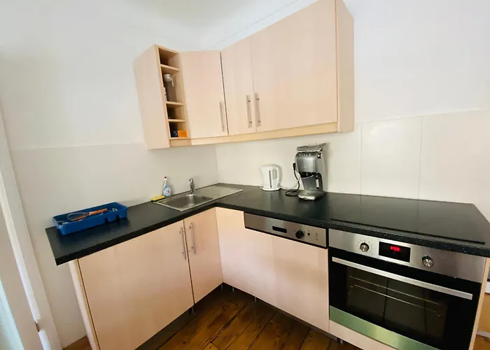 Apartamento Wohnung, 3 Zimmer, Eines Davon Durchgangszimmer, Ruhig, Zentrum Graz